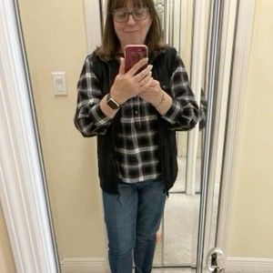 Meet your Posher, Aniella